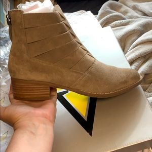 Volatile taupe suede booties 7